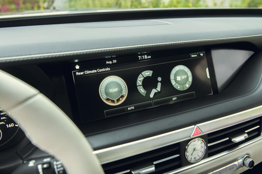 Детали интерьера Genesis G90 2019 года  (NA) (фото 37 из 48)